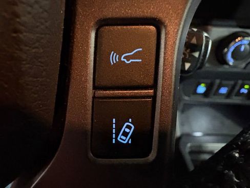 Used 2022 Toyota Tacoma TRD Off-Road w/ Technology Package image 18