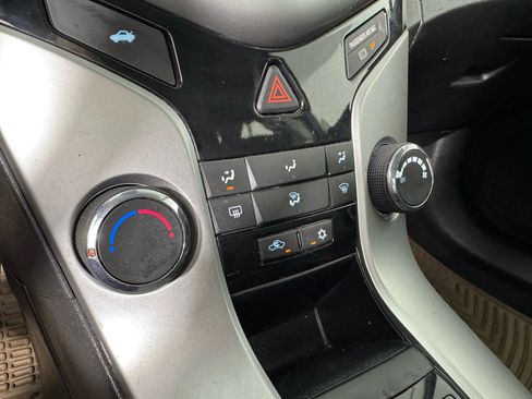 Used 2016 Chevrolet Cruze LT image 19