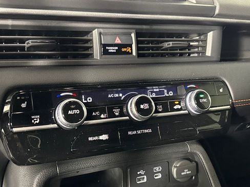 Used 2025 Honda Pilot Sport image 21