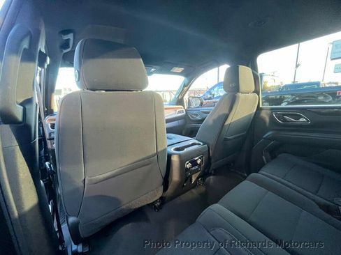 Used 2022 GMC Yukon XL SLE image 16