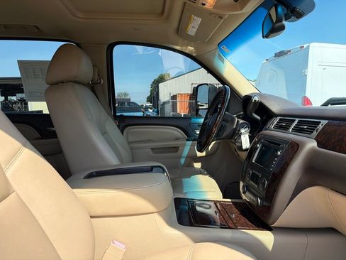 Used 2011 GMC Sierra 2500 Denali w/ Suspension Package, Off-Road AWD/4WD image 26