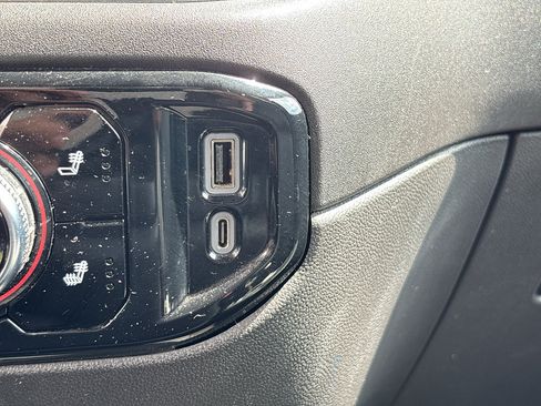 Used 2025 GMC Sierra 1500 SLT RWD image 25