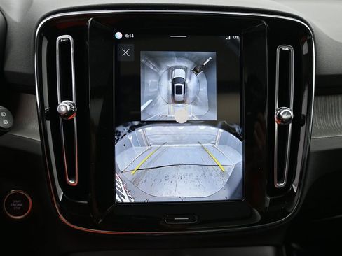 New 2026 Volvo XC40 B5 Plus w/ Protection Package Premier AWD/4WD image 13