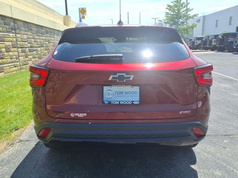 Used 2024 Chevrolet Trax RS w/ Sunroof Package FWD image 9