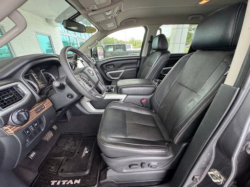 Used 2017 Nissan Titan SL w/ SL Towing Convenience Package RWD image 12