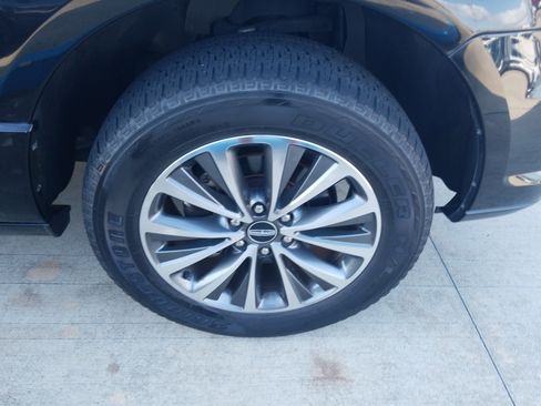 Used 2017 Lincoln Navigator Select RWD image 23