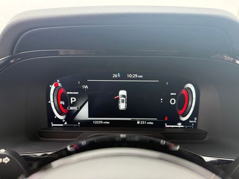 Used 2024 Nissan Pathfinder Platinum image 24