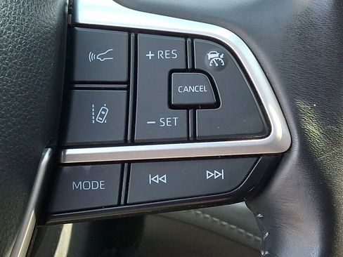 Used 2023 Toyota Highlander XLE FWD image 24