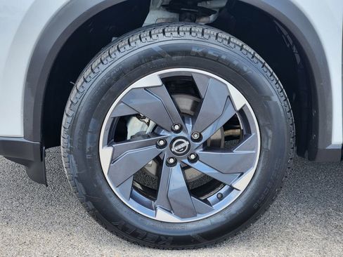 Used 2025 Nissan Rogue SV FWD image 10