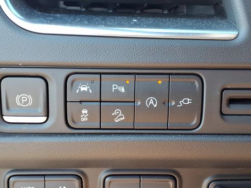 Used 2021 Chevrolet Tahoe Z71 w/ Z71 Off-Road Package AWD/4WD image 26