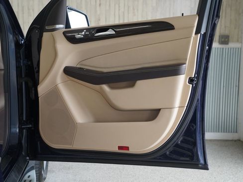 Used 2018 Mercedes-Benz GLE 350 4MATIC image 32