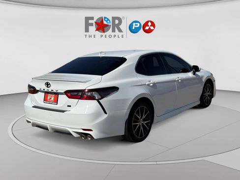 Used 2024 Toyota Camry SE w/ Convenience Package FWD image 5