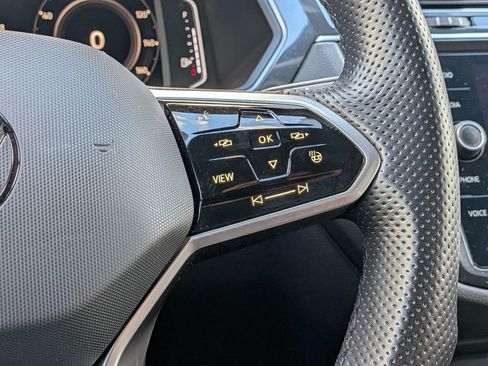 Used 2022 Volkswagen Tiguan SEL R-Line image 18