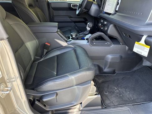 New 2025 Ford Bronco Badlands w/ Sasquatch Package image 13
