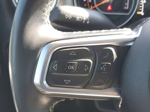 Used 2020 Jeep Wrangler Unlimited Sahara w/ Dual Top Group AWD/4WD image 23