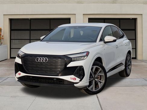 Used 2024 Audi Q4 e-tron Premium Plus image 3