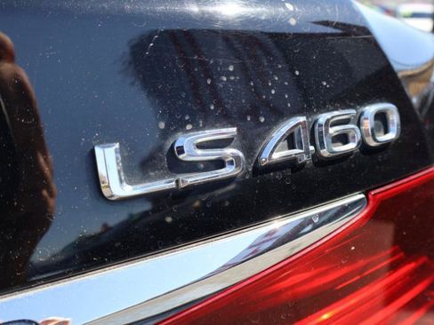 Used 2015 Lexus LS 460 w/ F Sport Package RWD image 9
