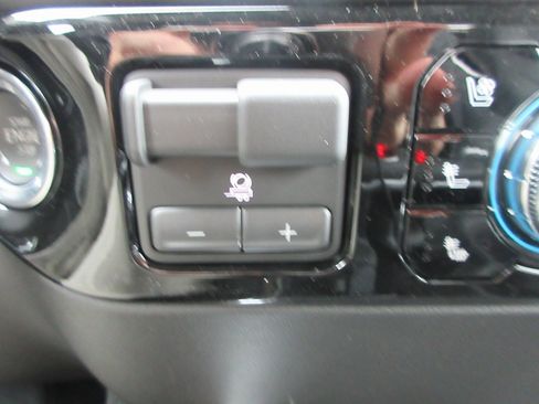 New 2026 GMC Sierra 1500 SLT w/ SLT Premium Package image 19