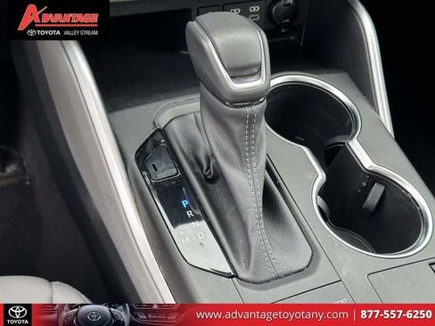 Used 2023 Toyota Highlander XLE AWD/4WD image 38
