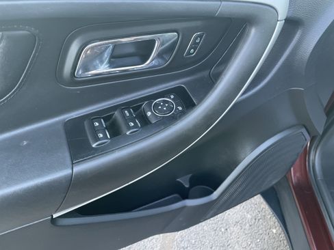 Used 2016 Ford Taurus SEL image 21