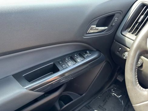 Used 2021 Chevrolet Colorado Z71 AWD/4WD image 32