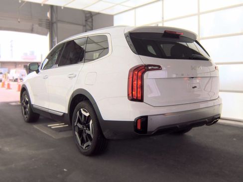 Used 2025 Kia Telluride S FWD image 4