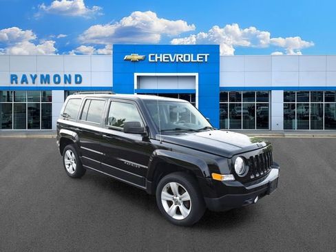 Used 2014 Jeep Patriot Latitude AWD/4WD image 10
