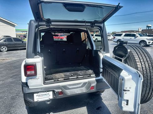Used 2020 Jeep Wrangler Unlimited Sahara AWD/4WD image 22