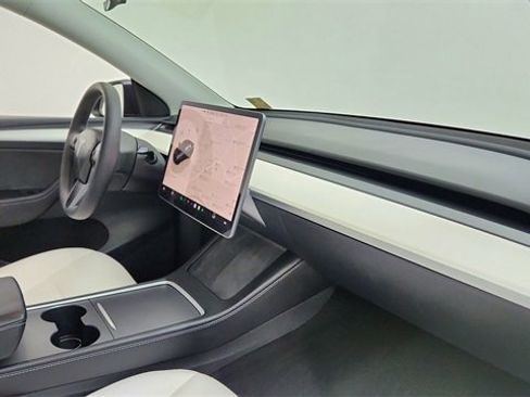 Used 2024 Tesla Model Y 2WD image 20