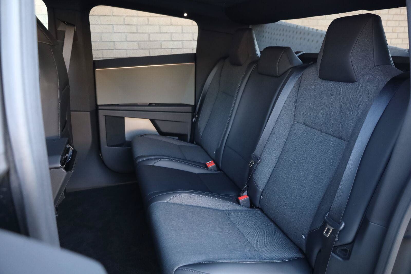 Used 2025 Tesla Cybertruck 2WD Crew Cab image 23