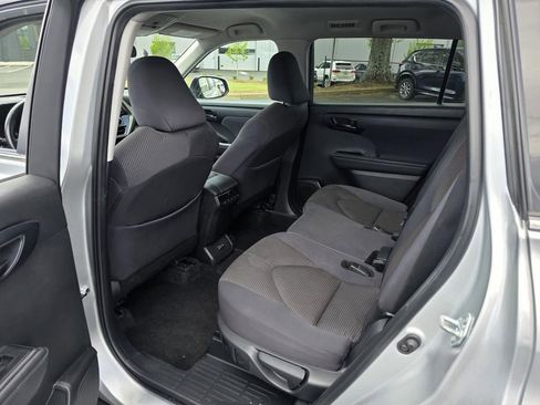 Used 2024 Toyota Highlander LE AWD/4WD image 23