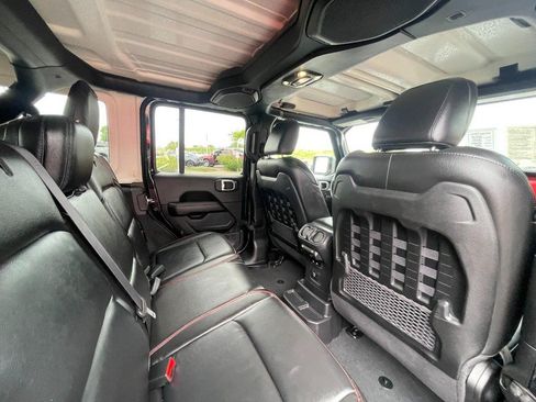 Used 2022 Jeep Wrangler Unlimited Rubicon w/ Cold Weather Group AWD/4WD image 11