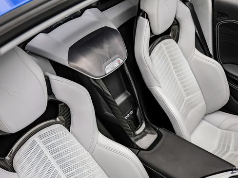 Used 2024 Chevrolet Corvette Z06 w/ Z07 Performance Package RWD image 72