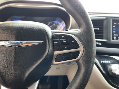 Used 2018 Chrysler Pacifica Touring Plus FWD image 16