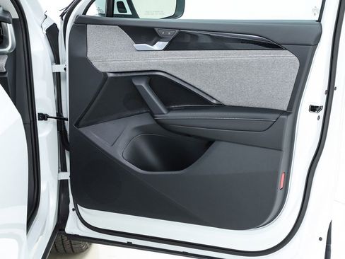 New 2026 Volkswagen Tiguan S image 31