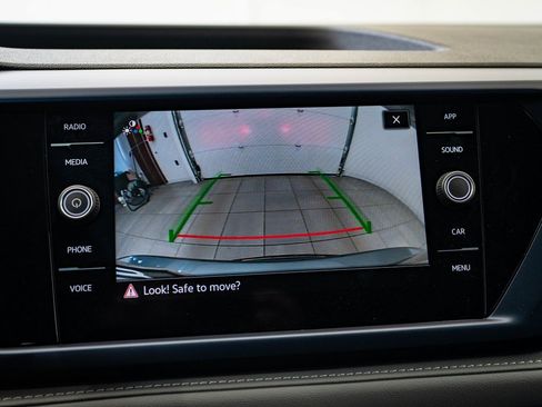 Used 2024 Volkswagen Taos SE image 32