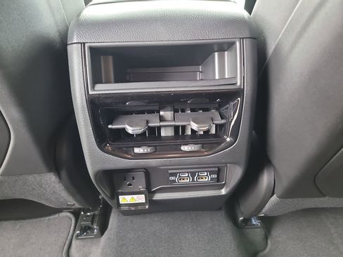 New 2025 Jeep Grand Cherokee Altitude image 13