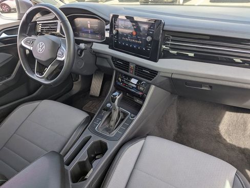 Used 2025 Volkswagen Jetta SE FWD image 32