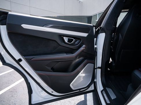 Used 2019 Lamborghini Urus AWD/4WD image 47