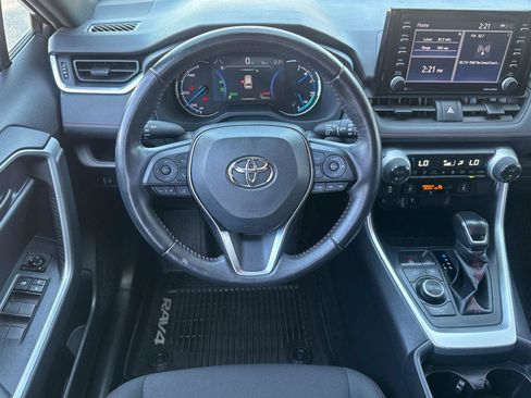 Used 2021 Toyota RAV4 SE w/ Weather & Moonroof Package image 5