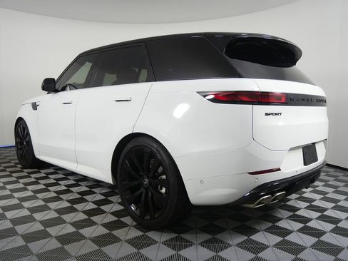 Used 2025 Land Rover Range Rover Sport Dynamic SE image 5