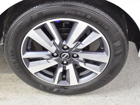 Used 2025 Nissan Versa SV FWD image 35