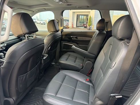 Used 2025 Kia Telluride EX w/ EX Captain's Chair Package image 7