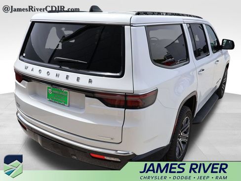 Used 2024 Jeep Wagoneer Series II w/ Flexible Seating Group AWD/4WD image 5