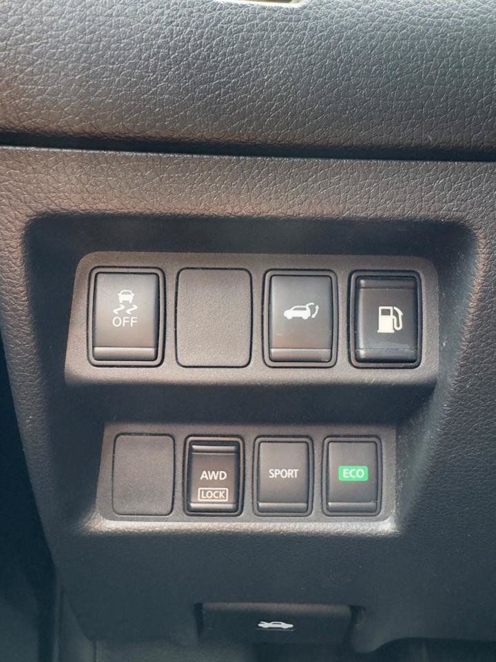 Used 2018 Nissan Rogue SV AWD/4WD image 10