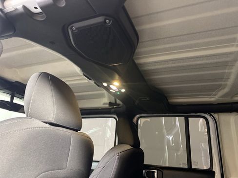 Used 2019 Jeep Wrangler Unlimited Sport S image 14