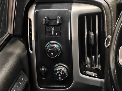Used 2018 GMC Sierra 1500 SLT w/ SLT Premium Package AWD/4WD image 9