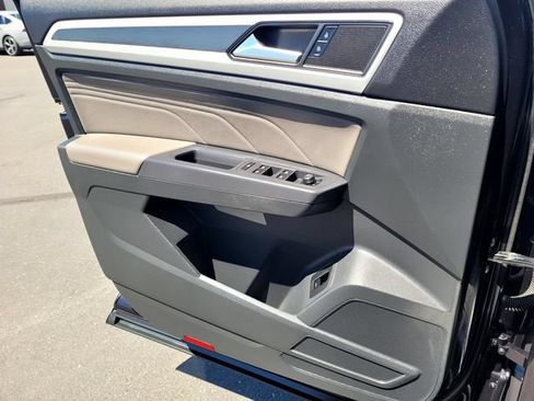 Used 2021 Volkswagen Atlas SE w/ Panoramic Sunroof Package FWD image 19