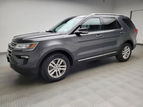 Used 2018 Ford Explorer XLT w/ Equipment Group 202A AWD/4WD image 2