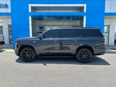 Used 2025 Cadillac Escalade Sport RWD image 3